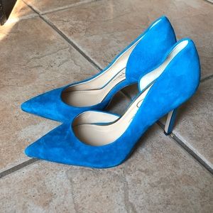 Blue suede pump
